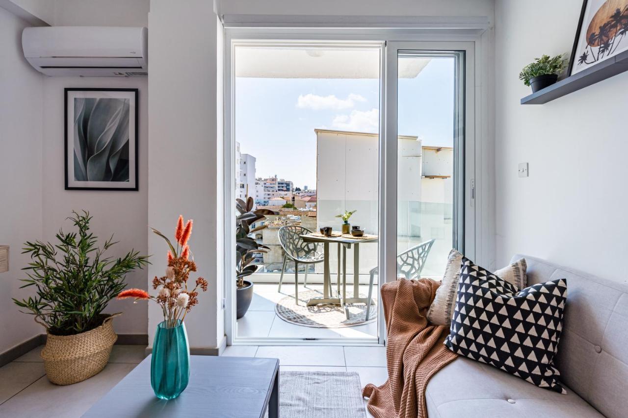 Made With Love 1-Br Apt By Finikoudes Beach Larnaca Eksteriør billede